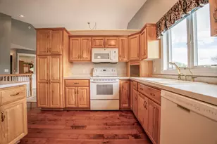 211 Valley View Dr SE, Willmar, MN 56201 - Photo 11
