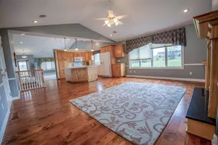 211 Valley View Dr SE, Willmar, MN 56201 - Photo 9