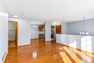494 Appleblossom Ln, Shakopee, MN 55379 - Photo 5