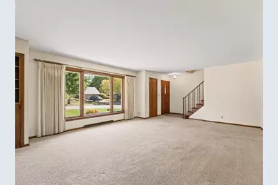 33 Hilltop Lane, Saint Paul, MN 55116 - Photo 7