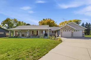 429 Lake Ct, Winsted, MN 55395 - Photo 1