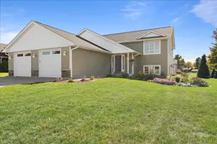 1204 Wren Pl, New Richmond, WI 54017 - Photo 3