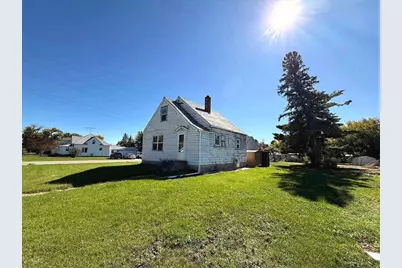 221 Minnesota Avenue E, Sebeka, MN 56477 - Photo 1
