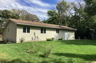 1113 Shore Acres Dr, Albert Lea, MN 56007 - Photo 3