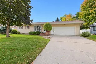 1113 N Cedar St, Luverne, MN 56156 - Photo 1