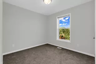422 Rivoli Dr, Saint Paul, MN 55130 - Photo 23