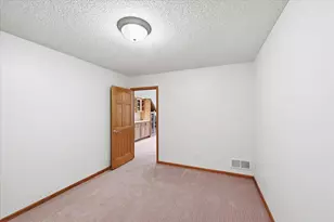 1013 Hesli Hill Ct, Shoreview, MN 55126 - Photo 33
