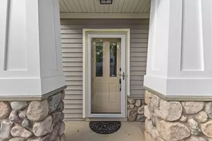 7756 Buttercup Ct, Chanhassen, MN 55317 - Photo 11