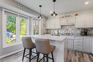 670 Conestoga Trail, Chanhassen, MN 55317 - Photo 9