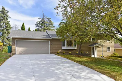 8644 Poplar Bridge Curve, Bloomington, MN 55437 - Photo 3