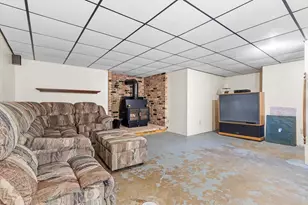 602 W Lyon St, Marshall, MN 56258 - Photo 43