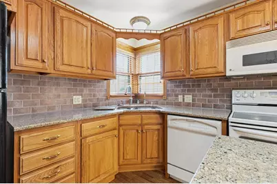 602 W Lyon Street, Marshall, MN 56258 - Photo 9