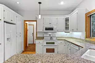 2413 Bridle Creek Trail, Chanhassen, MN 55317 - Photo 9