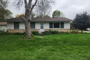 211 4th Ave SW, Pine Island, MN 55963 - Photo 1