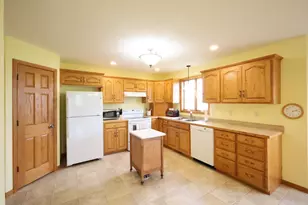 605 Cottonwood Ave, Litchfield, MN 55355 - Photo 3