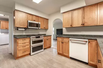 803 W Laurel Street, Fergus Falls, MN 56537 - Photo 11