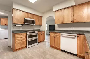 803 W Laurel St, Fergus Falls, MN 56537 - Photo 11