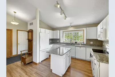 21371 Idaho Avenue, Lakeville, MN 55044 - Photo 7