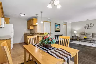 1881 Garden Way, Saint Paul, MN 55119 - Photo 15