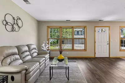 1881 Garden Way, Saint Paul, MN 55119 - Photo 9
