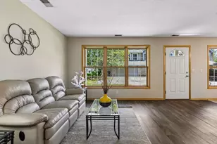 1881 Garden Way, Saint Paul, MN 55119 - Photo 9