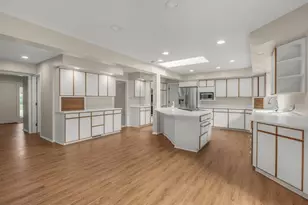 7420 Hyde Park Cir, Edina, MN 55439 - Photo 11