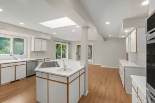 7420 Hyde Park Cir, Edina, MN 55439 - Photo 15