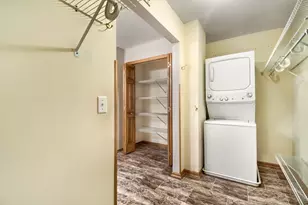 9141 Medley Cir, Golden Valley, MN 55427 - Photo 9