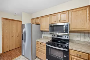 585 Zumbrota Ave, Zumbrota, MN 55992 - Photo 9