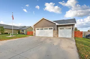 224 Creekside Dr, Eagle Lake, MN 56024 - Photo 3