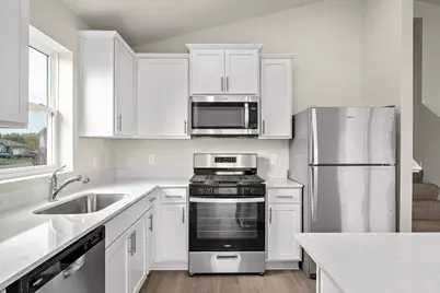 907 Spruce Circle N, Cambridge, MN 55008 - Photo 3
