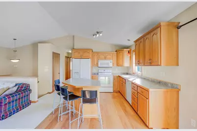 890 Newport Avenue, Shakopee, MN 55379 - Photo 9