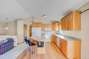 890 Newport Ave, Shakopee, MN 55379 - Photo 9