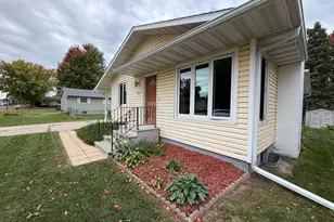 220 3rd Ave NE, Plainview, MN 55964 - Photo 7