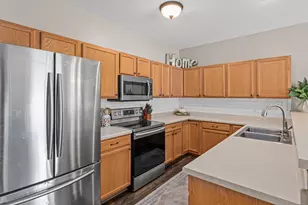 492 Willoughby Way W, Minnetonka, MN 55305 - Photo 3