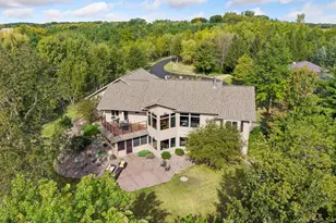 555 Chinnock Ln, River Falls, WI 54022 - Photo 5