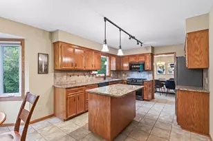 13640 Gardenia Path, Apple Valley, MN 55124 - Photo 11