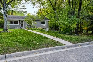 1325 Everest Ln N, Plymouth, MN 55447 - Photo 3