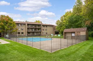 7301 W 101st St, Bloomington, MN 55438 - Photo 11