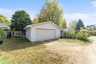 216 N 3rd St, Saint Peter, MN 56082 - Photo 5