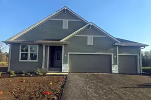 1514 Creekwood Dr, New Richmond, WI 54017 - Photo 1