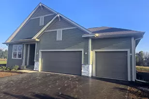 1514 Creekwood Dr, New Richmond, WI 54017 - Photo 9