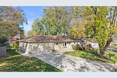 911 Neal Avenue SW, Hutchinson, MN 55350 - Photo 7