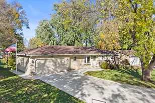 911 Neal Ave SW, Hutchinson, MN 55350 - Photo 7
