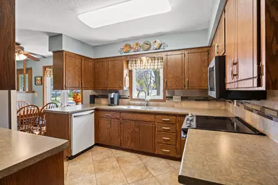 911 Neal Avenue SW, Hutchinson, MN 55350 - Photo 3