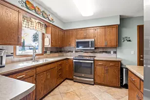 911 Neal Ave SW, Hutchinson, MN 55350 - Photo 29