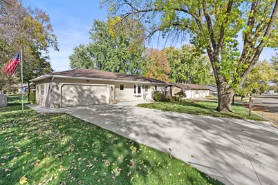 911 Neal Avenue SW, Hutchinson, MN 55350 - Photo 11
