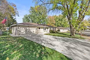 911 Neal Ave SW, Hutchinson, MN 55350 - Photo 11