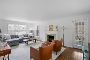 355 Margaret Cir, Wayzata, MN 55391 - Photo 5