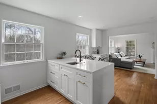 355 Margaret Cir, Wayzata, MN 55391 - Photo 19